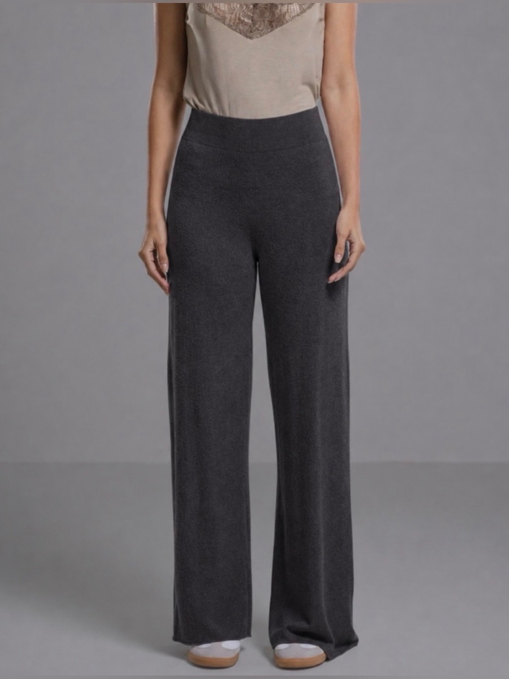 JAKI London Pull-On Pants in Charcoal S/M